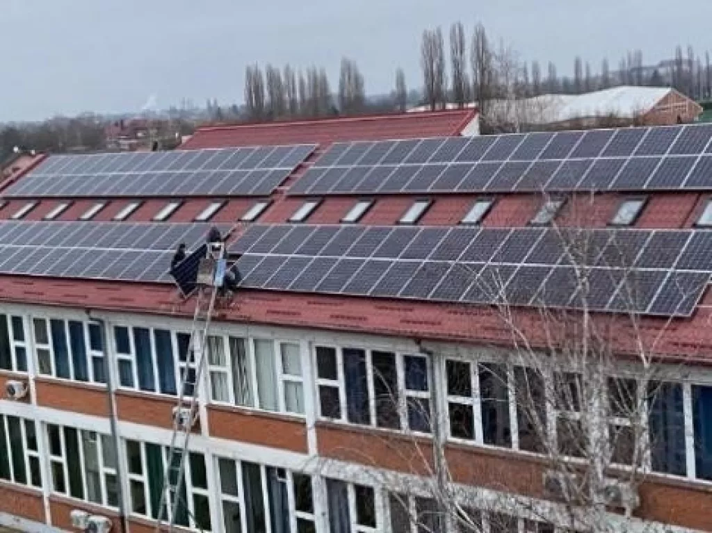 [Poslovna scena] Sunceco u staroj željezari proizvodi spremnike energije, a uskoro će i baterije za e-vozila