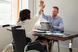 Kako Centar za razvoj vrijednosti potiče poduzetnost osoba s invaliditetom i stvara uvjete za bolju vidljivost poduzetnika s invaliditetom?