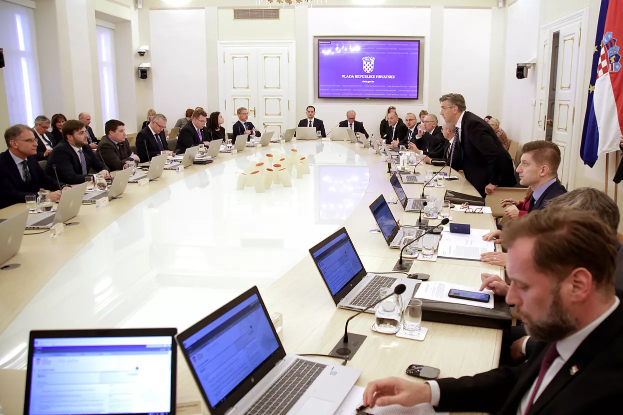 Premijeri vole doktore: I politika i zdravstvo na gubitku su zbog čak dvadeset liječnika u ministarskim foteljama