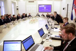 Premijeri vole doktore: I politika i zdravstvo na gubitku su zbog čak dvadeset liječnika u ministarskim foteljama