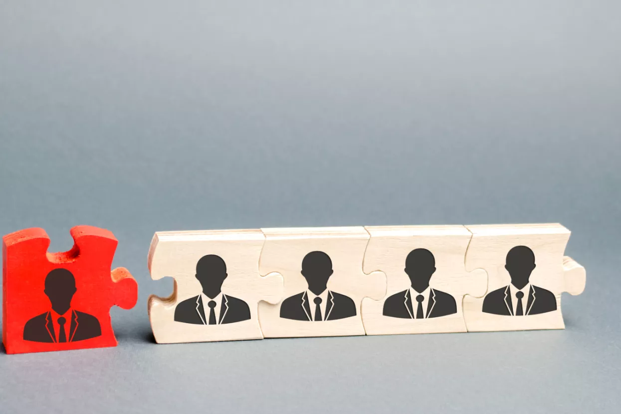 Pad broja zaposlenih u industriji na mjesečnoj i godišnjoj razini