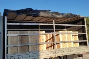 Brojimo šlepere: Iz Gumisova dvorišta u Solinu roba otpremljena na otok Bora Bora