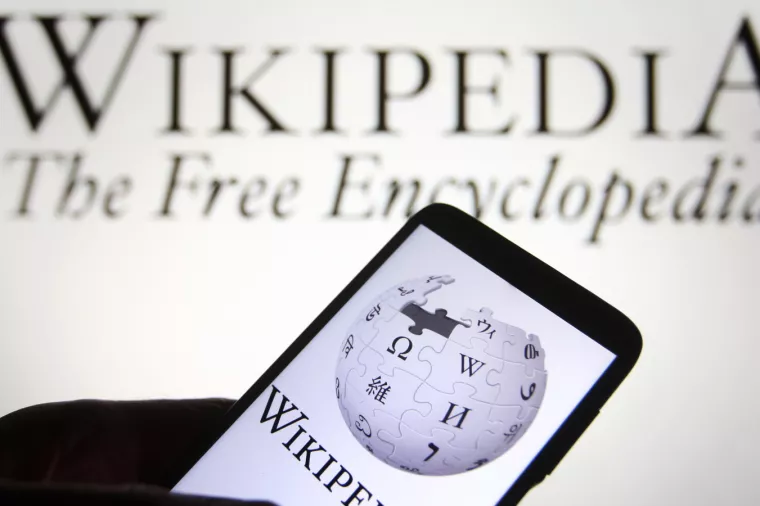 Zbog prepirki u vezi s definicijom recesije, Wikipedia ograničila uređivanje članaka