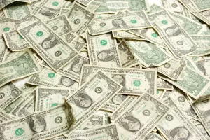 Dolar slabi kako inflacija usporava, ali Fed je još daleko od proglašavanja pobjede