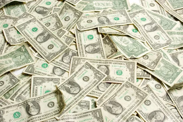 Dolar slabi kako inflacija usporava, ali Fed je još daleko od proglašavanja pobjede