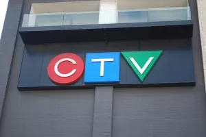 Brendovi podržali kanadsku voditeljicu Lisu LaFlamme koja je otkaz dobila zbog sijede kose