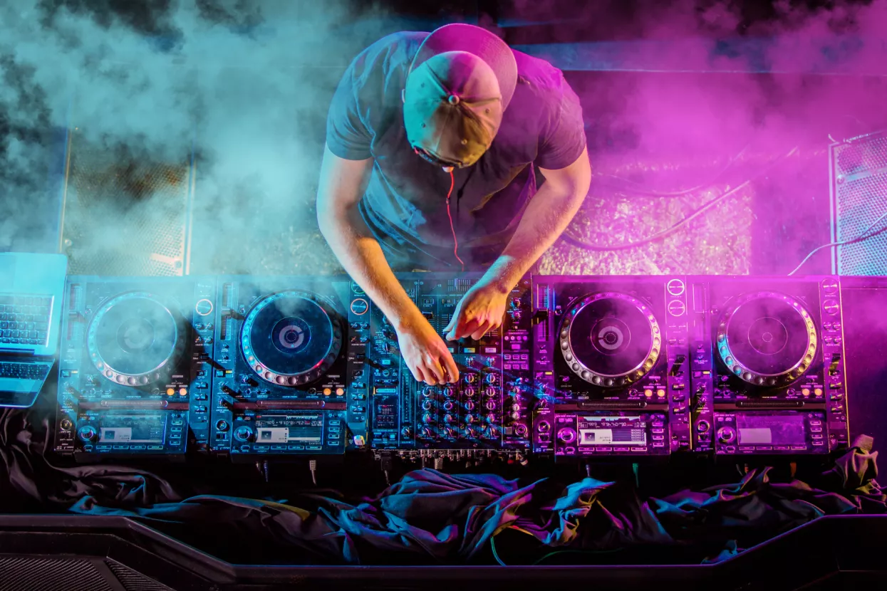 U Goldman Sachsu zabrinuti: Izvršni direktor troši tvrtkine resurse kako bi puštao glazbu