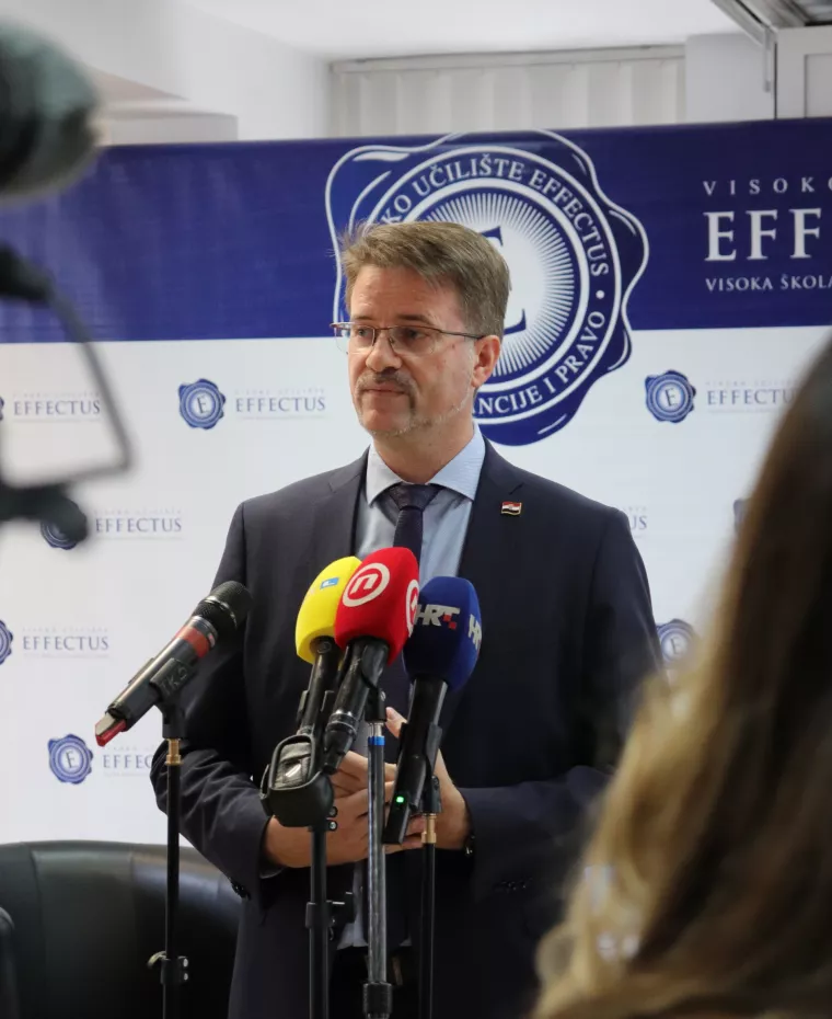 Zbog same činjenice prelaska na euro dolazi do blage inflacije od 0,2 do 0,3 posto