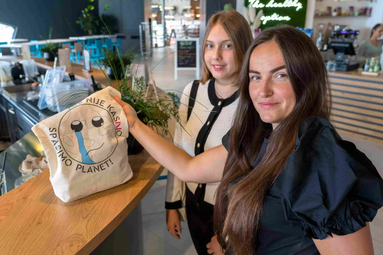 Budi i ti dio promjene: Plastične vrećice sada je moguće besplatno zamijeniti za pamučne dizajnerske torbe