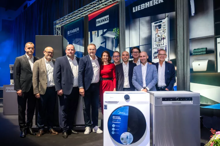 Davor Jurčić I njegova desna ruka Ana Sliško sa predstavnicima brandova čiji su zastupnici