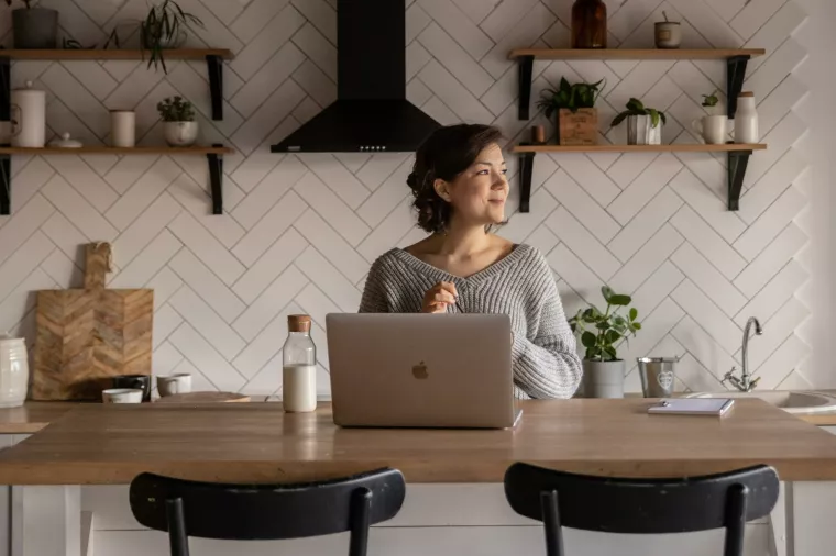 iskon pexels-ekaterina-bolovtsova