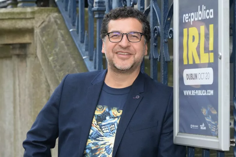 Andres Guadamuz, viši predavač prava intelektualnog vlasništva na Sveučilištu Sussex u Ujedinjenom Kraljevstvu, tvrdi da tehnologija AI nije osvajač nego kreator<br><br>