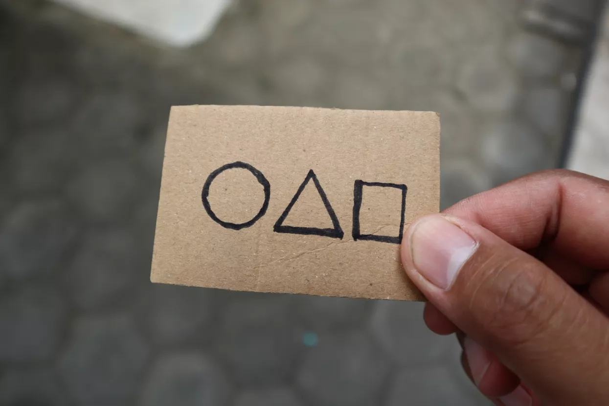 squid game invitation card 