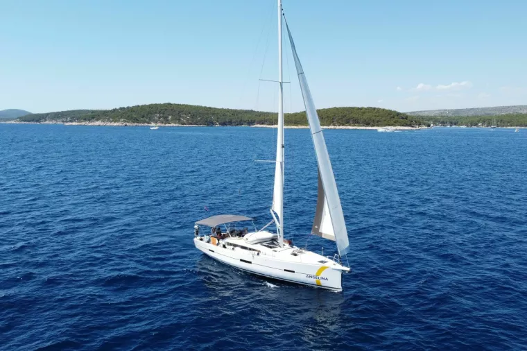Jedrilica u čarteru Angelina grupe
