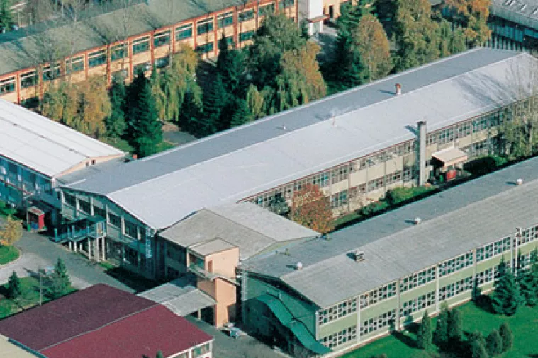 85 godina<br>Utemeljeno 1937.<br>TOZ PENKALA INTERNATIONAL,	Zagreb<br>Iz malog pogona za proizvodnju olovaka i pastela osnovanog prije 85 godina izrasao je TOZ Penkala International, vodeći proizvođač školskog i uredskog pribora na prostoru srednje i jugoistočne Europe. Tradicija proizvodnje pisaćeg pribora u gradu Zagrebu duga je i slavna zahvaljujući radu Slavoljuba Penkale, jednog od vodećih svjetskih izumitelja s početka 20. stoljeća, a upravo njegovim prezimenom dopunjen je naziv tvrtke 2001. <br>