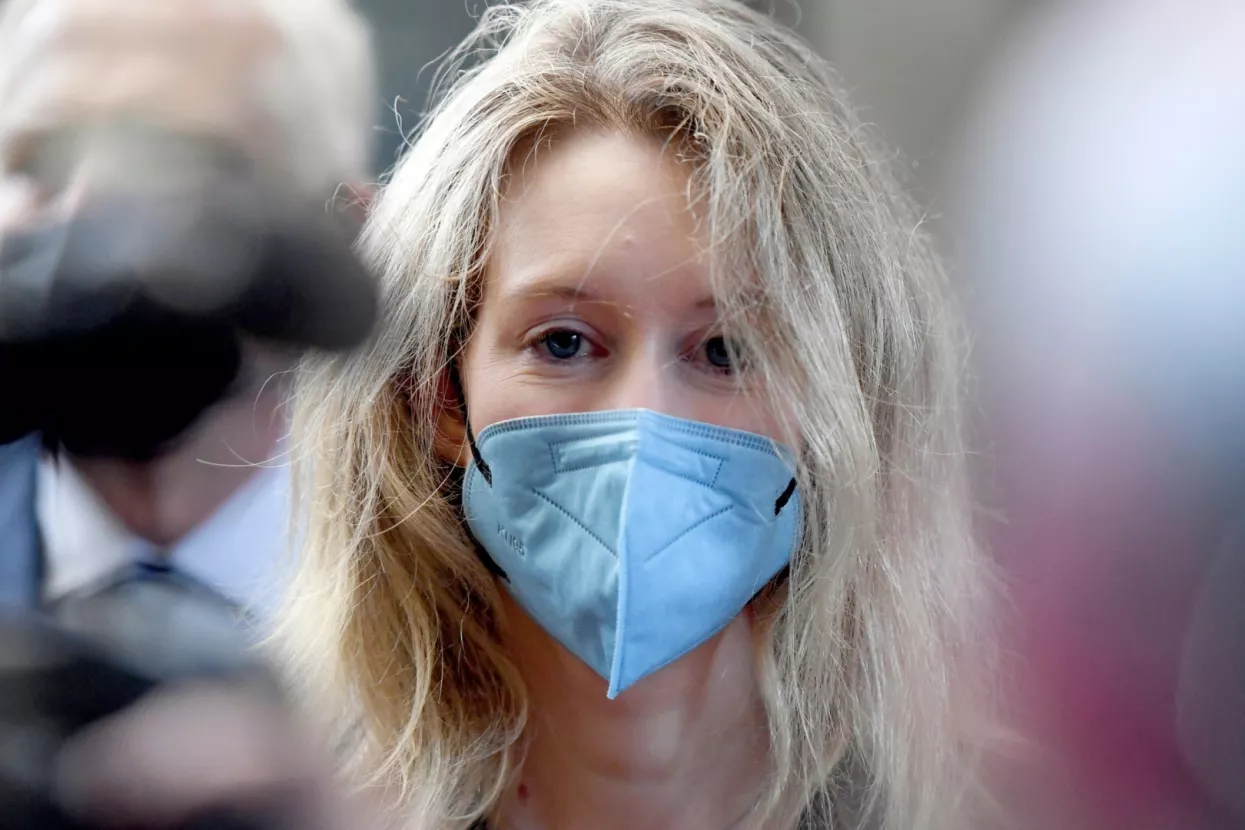 Negda&scaron;nja miljenica utjecajnih ulagača, osnivačica Theranosa Elizabeth Holmes upravo je na optuženičkog klupi zbog skandala kad se otkrilo da je varala ulagače lažno obećavajući da njezina tehnologija iz kapi krvi može otkriti bolesti