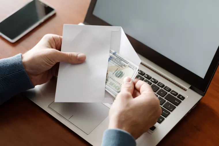 rad na crno, neprijavljeni rad, novac u kuverti, kuverta s novcem