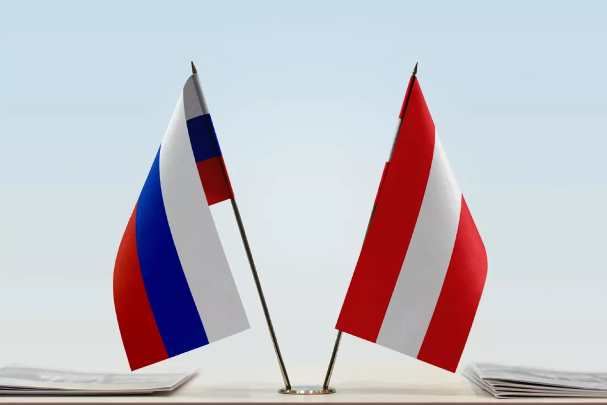 Flags of Russia and Austria. Cloth of flags is 3d rendering, the rest is a photo.<br>Austrija, Rusija