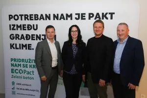 Dario Vrabec, predsjednik Uprave Holcima Hrvatska, s jednim dijelom svojeg tima: Mihaelom Gortan Vozila, Silvanom Cukonom i Nenadom Juretićem