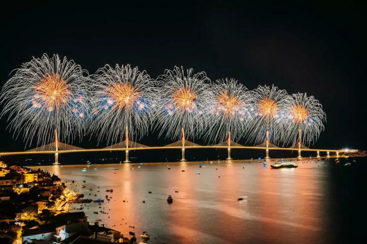 Mirnovec Pirotehnika, vatromet na Pelješkom mostu