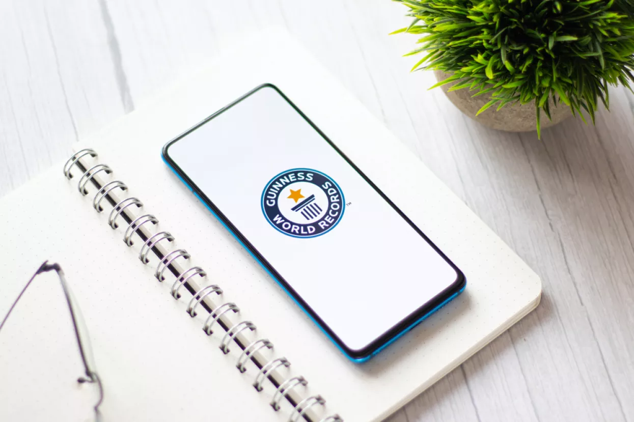 Assam, india - April 10, 2021 Guinness World Records logo on phone screen stock image.<br>Guinnessova knjiga rekorda