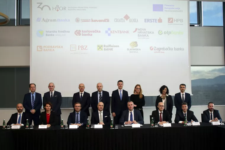 Svečano potpisivanje Sporazuma o suradnji na poslovima subvencioniranja kamata iz sredstava Nacionalnog plana oporavka i otpornosti između HBOR-a i poslovnih banaka – Agram banka d. d., Banka Kovanica d. d., Croatia banka d. d., Erste & Steiermärkische bank d. d., Hrvatska poštanska banka d. d., Istarska kreditna banka d. d., Karlovačka banka d. d., Kentbank d. d., Nova hrvatska banka d. d., OTP banka d. d., Podravska banka d. d., Privredna banka Zagreb d. d., Raiffeisenbank Austria d. d., Slatinska banka d. d. i Zagrebačka banka d. d. 