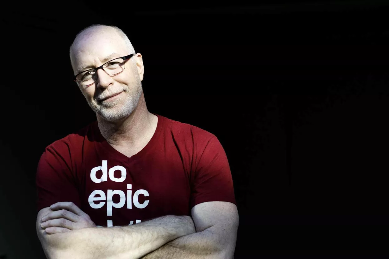 James Whittaker, Dani komunikacija