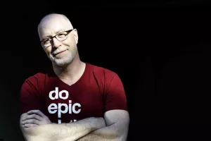 James Whittaker, Dani komunikacija