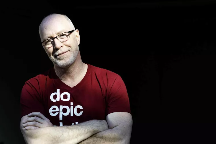 James Whittaker, Dani komunikacija