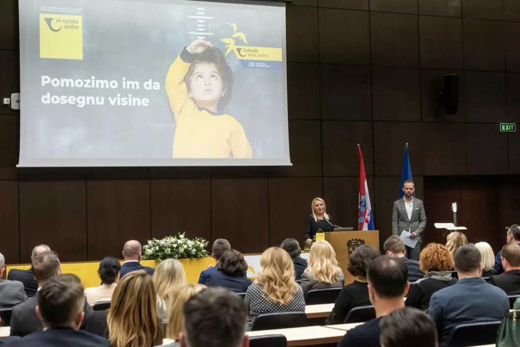 Zagreb, 080223.<br>Ministarstvo mora, prometa i infrastrukture, Prisavlje 14.<br>Predstavljanje rada Zaklade Vasa Posta, koja podupire i brine o djeci i mladima iz sustava socijalne skrbi.<br>Na fotografiji: Ivana Mrkonjic.<br>Foto: Darko Tomas/CROPIX