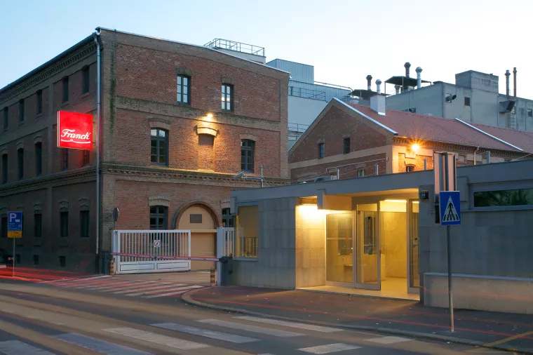 Franck grupa, zgrada