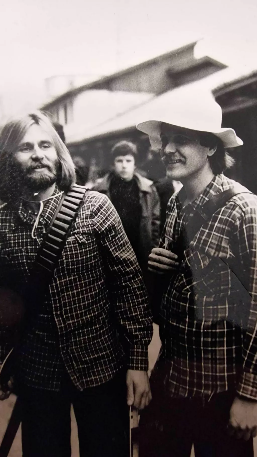 Senad sa svojim prijateljem i glazbenikom Salihom na sarajevskoj Baščaršiji