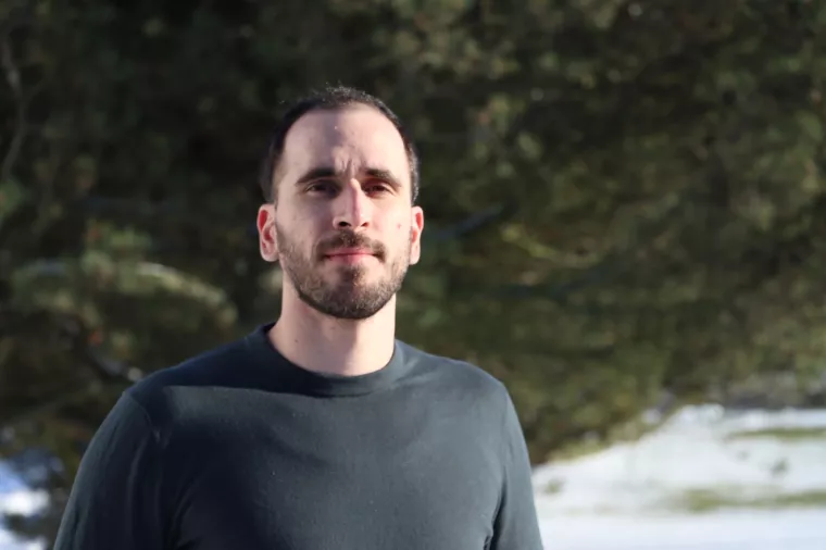 Toni Vitali, financijski bloger, Škrti otočanin