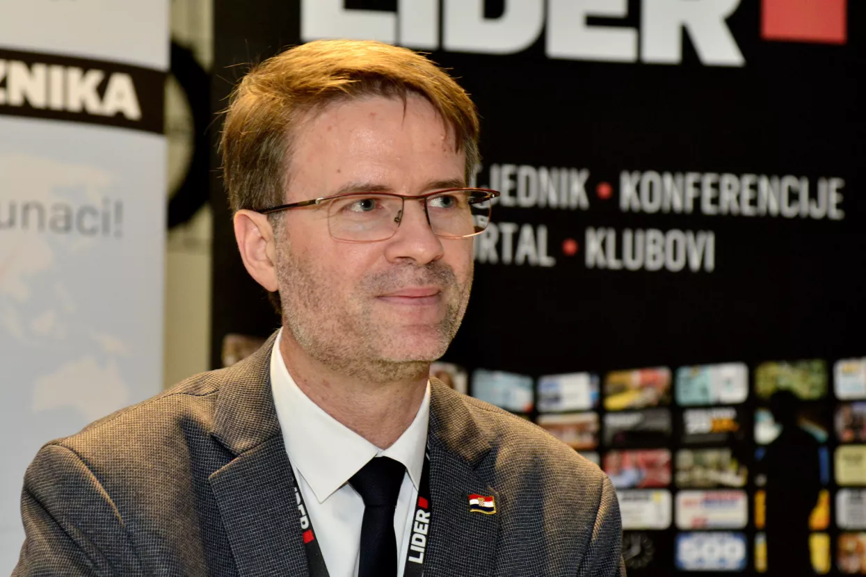 37. klub izvoznika, Zvonimir Savić