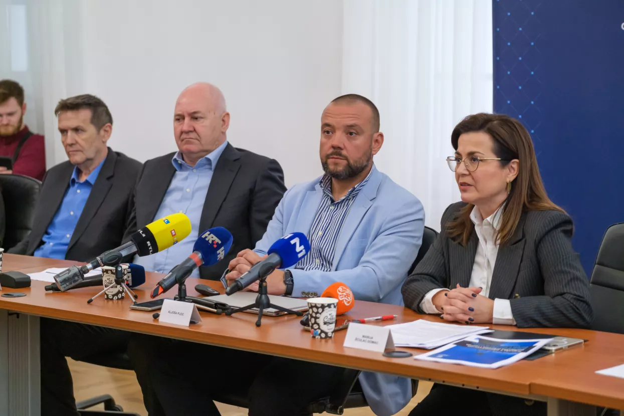 Bojan Re&scaron;čec, Ivo Čović, Aljo&scaron;a Pleić, Marija Šćulac Domac<br>Udruženje OIE HGK, Udruženje obnovljivih izvora energije Hrvatska gospodarska komora