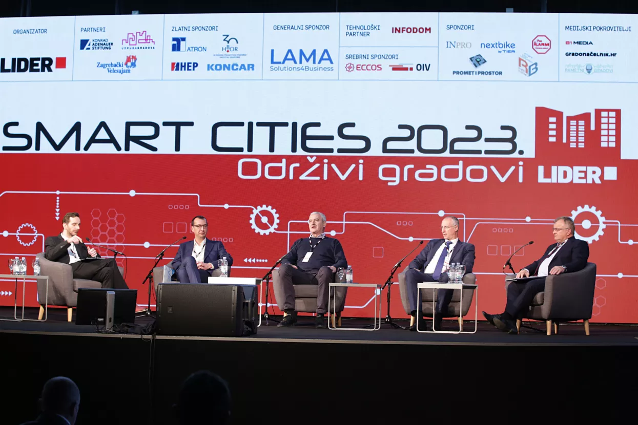 SMART CITIES 2023. Panel: Inovacijama do održivih gradova. Vanja Figenwald, Marko Filipović, Damir Mandić, Ivica Puljak i Željko Turk
