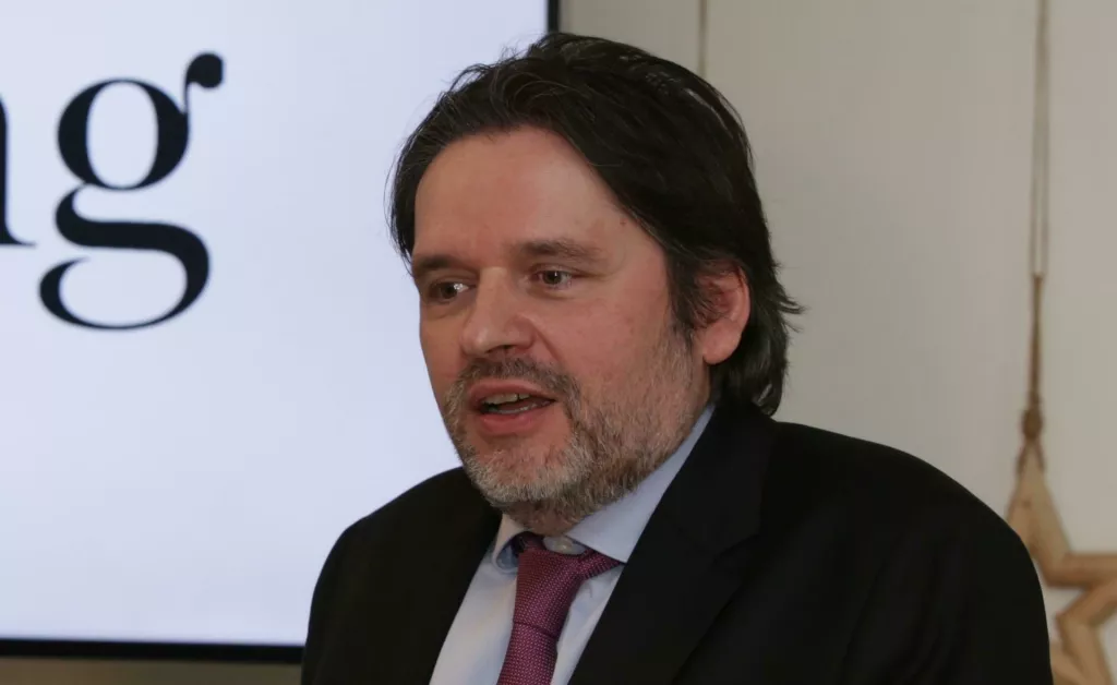 Velimir &Scaron;onje, ekonomski analitičar