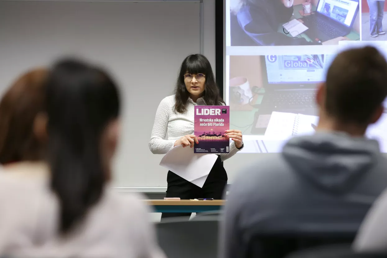 Donatella Pauković drži predavanje na Fakultetu političkih znanosti