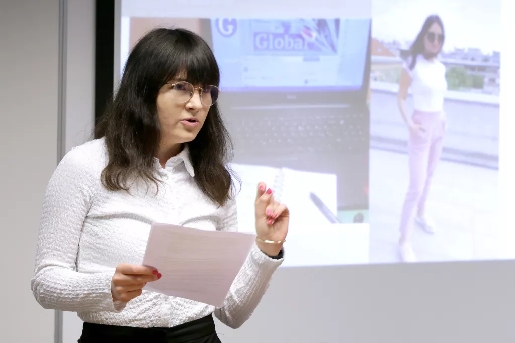 Donatella Pauković drži predavanje na Fakultetu političkih znanosti