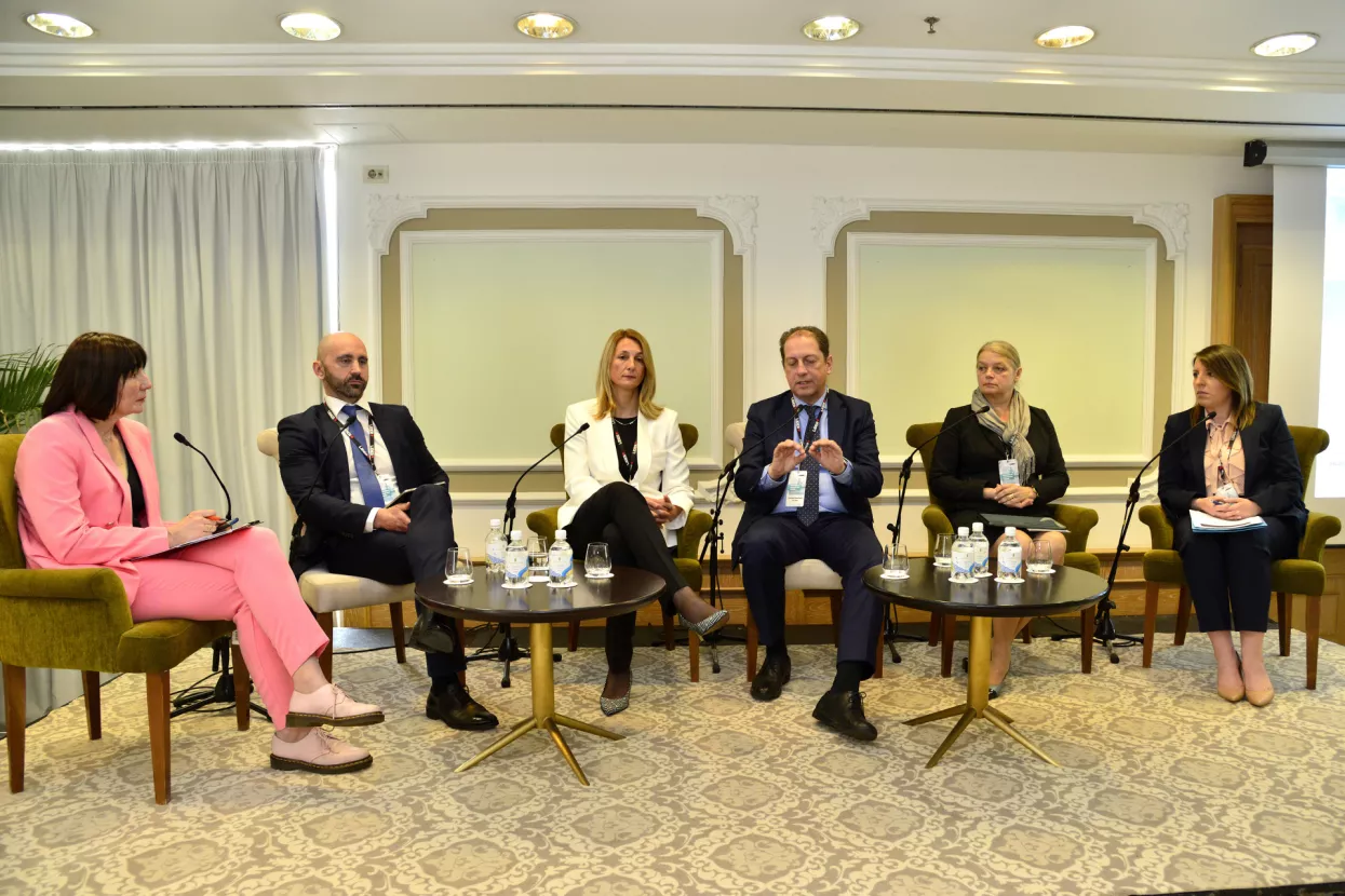 Regionalni financijski forum 2023. Gordana Gelenčer, Marko Badurina, Tamara Perko, Christoph Schoefboeck, Stanislava Zadravec Caprirolo, Ana Zorić
