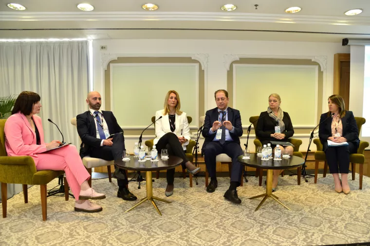 Regionalni financijski forum 2023. Gordana Gelenčer, Marko Badurina, Tamara Perko, Christoph Schoefboeck, Stanislava Zadravec Caprirolo, Ana Zorić