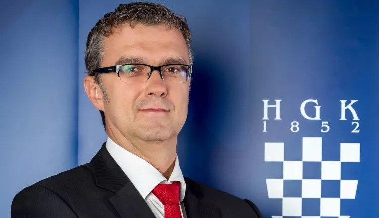 Hrvoje Paver, <br>pomoćnik direktora Sektora za trgovinu HGK:<br>- Stabilna stopa rasta od 1 posto u dosadašnjem periodu godine i više od 10% rasta prodaje rabljenih vozila govori nam o tome da je sve više kupaca koji se odlučuju za rabljena ili malo rabljena vozila iz uvoza/unosa<br>