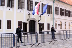 Osigurana zgrada Vlade - KLIK