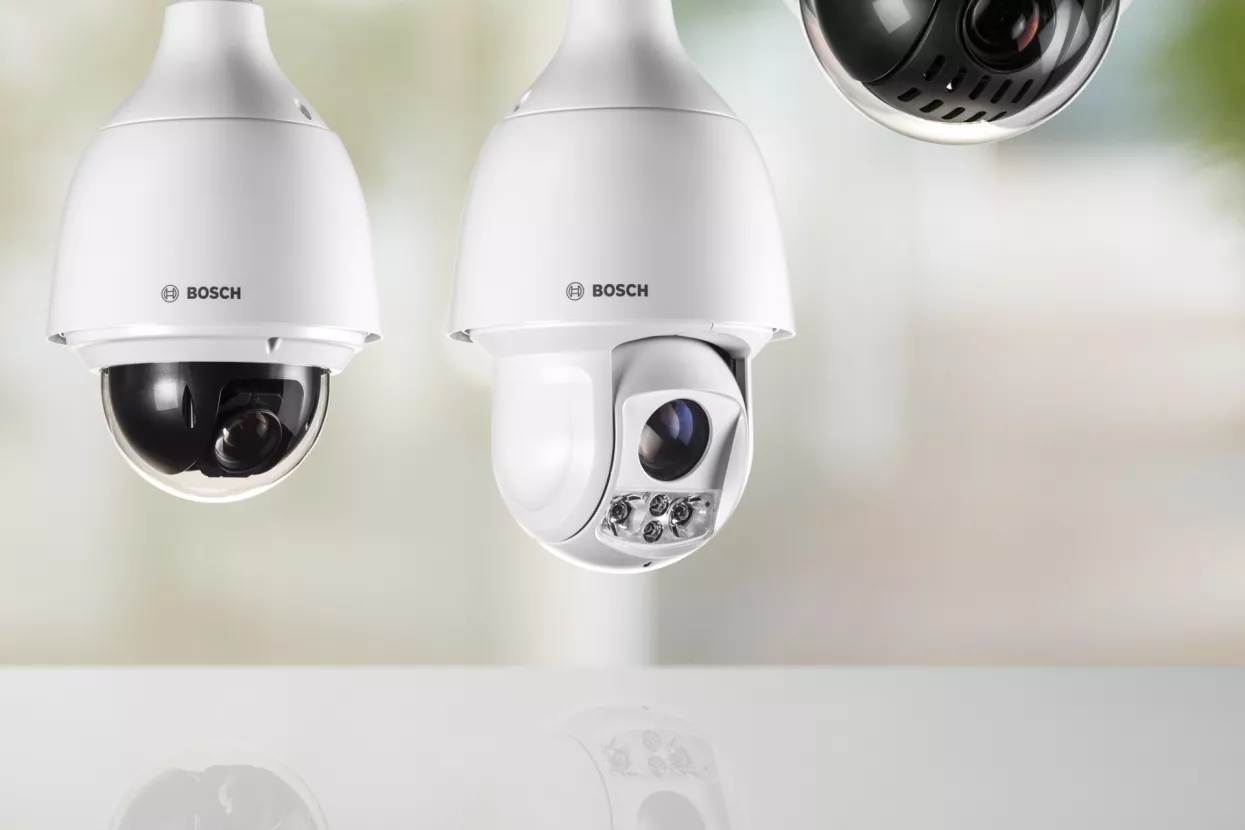 Kao integrirano rješenje za sigurnost predstavlja se Boschov sustav u kojem paneli detektiraju prijetnje, sigurnosne kamere funkcioniraju i kao senzori, a sustav svatko može sam programirati, odrediti pravila nadzora i zone zabrane pristupa
