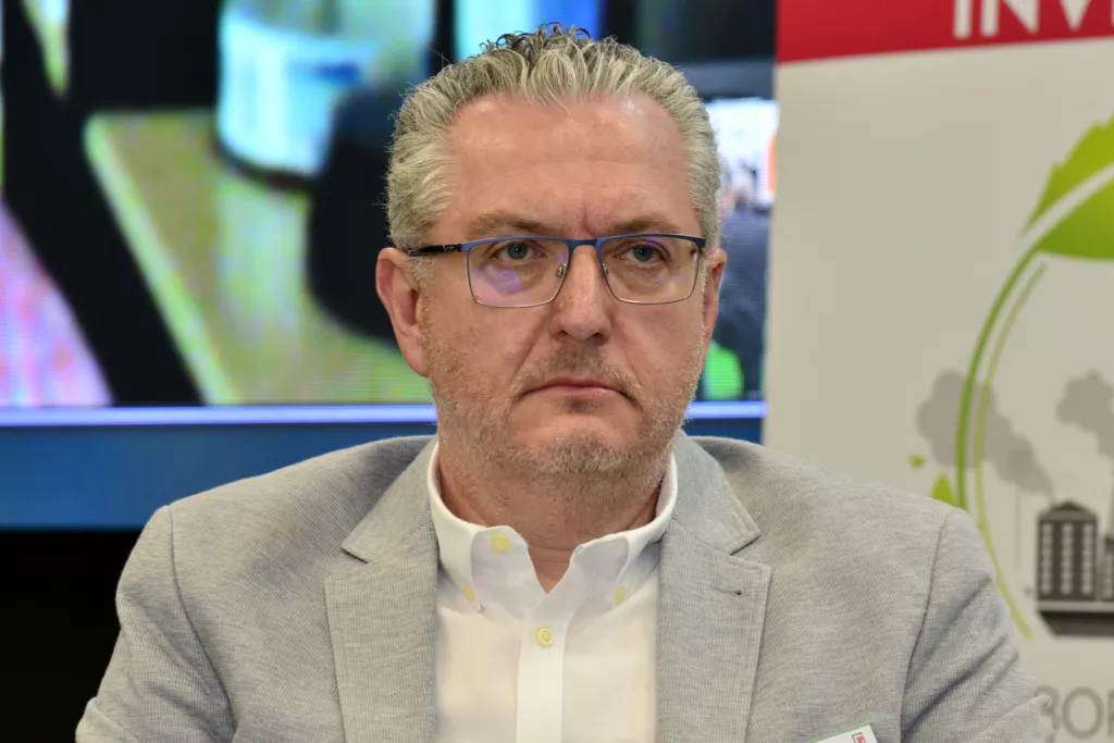 Lider invest istok, Stjepan Šmit