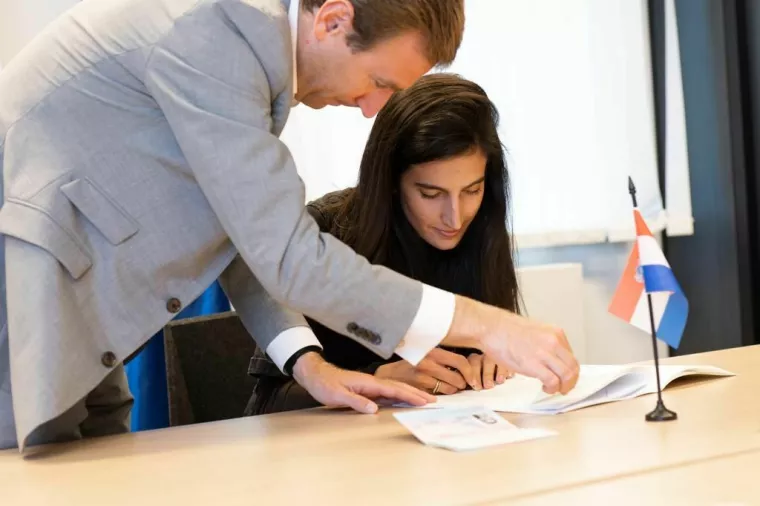 Martina Silov, Osnivanje EAIF