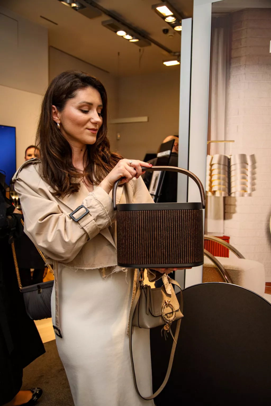 Antonela Gaura, Zvučnik Bang & Olfusen