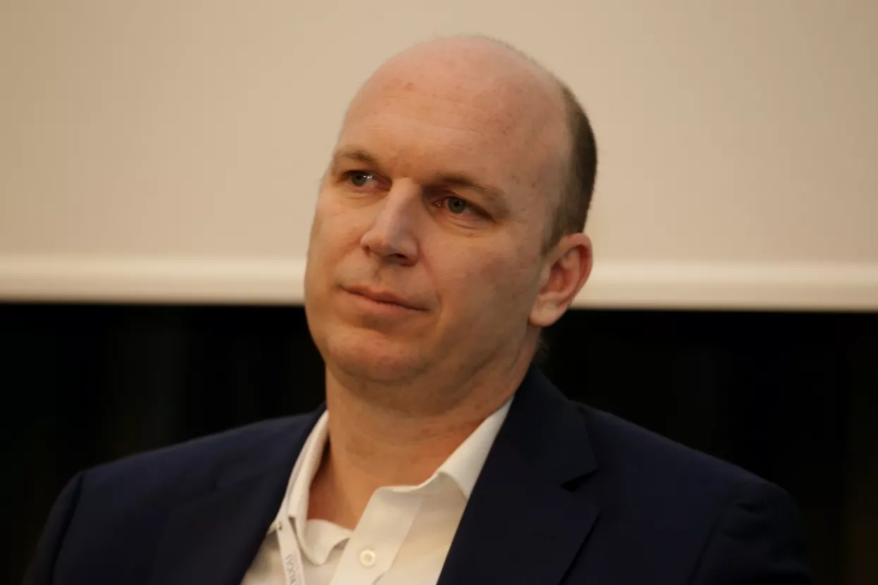 STVARANJE VRIJEDNOSTI U SVIJETU POVEĆANE KOMPLEKSNOSTI - CORTUGLI, OKRUKLI STOL, Adrian Ježina