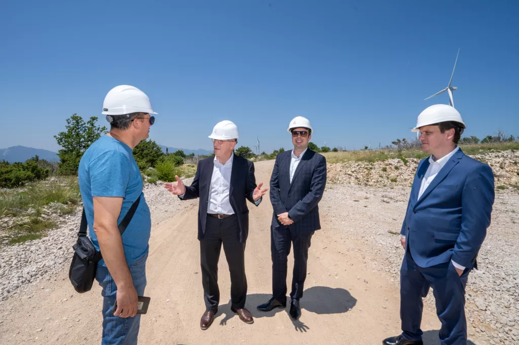 Veleposlanik SR Njemačke Hellbach posjetio Vjetroelektranu Katuni