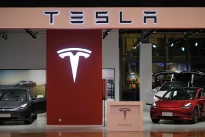 tesla logo, tesla trgovina.